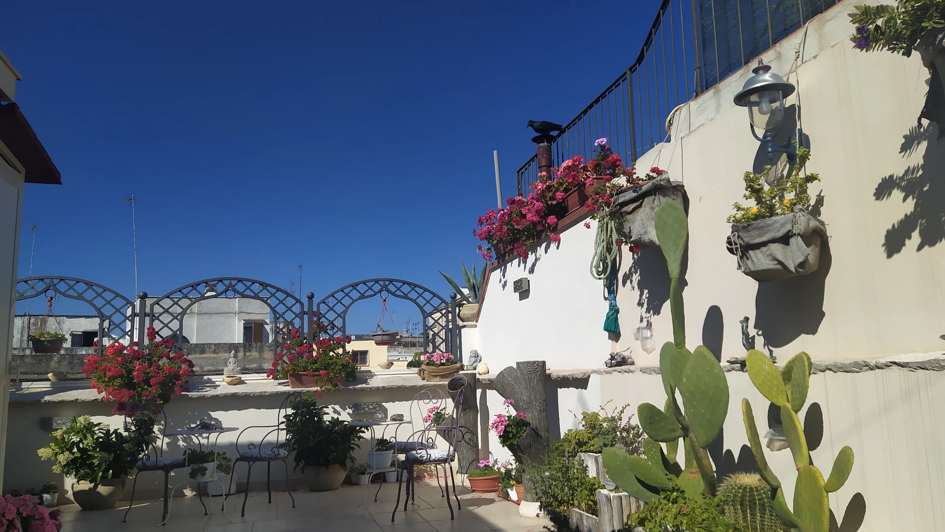 La terrazza fiorita del 3 Archi B&B